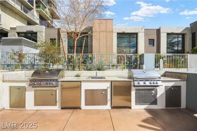 $2,977 | 353 East Bonneville Avenue, Unit 816, Las Vegas, NV 89101