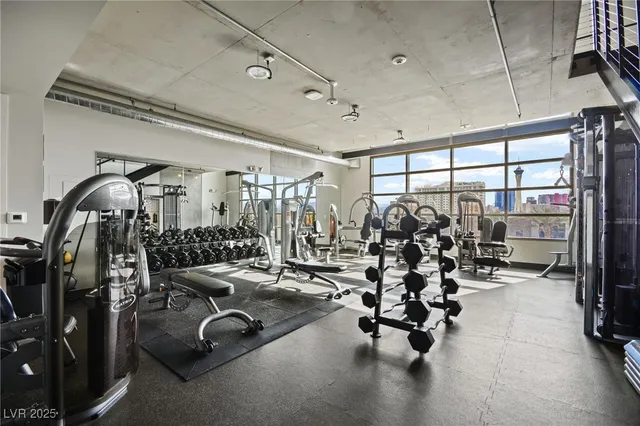 $2,977 | 353 East Bonneville Avenue, Unit 816, Las Vegas, NV 89101