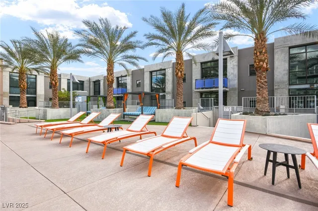 $2,977 | 353 East Bonneville Avenue, Unit 816, Las Vegas, NV 89101