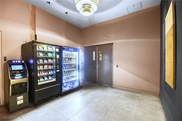 $2,977 | 353 East Bonneville Avenue, Unit 816, Las Vegas, NV 89101