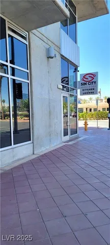 $2,977 | 353 East Bonneville Avenue, Unit 816, Las Vegas, NV 89101