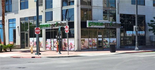 $2,977 | 353 East Bonneville Avenue, Unit 816, Las Vegas, NV 89101