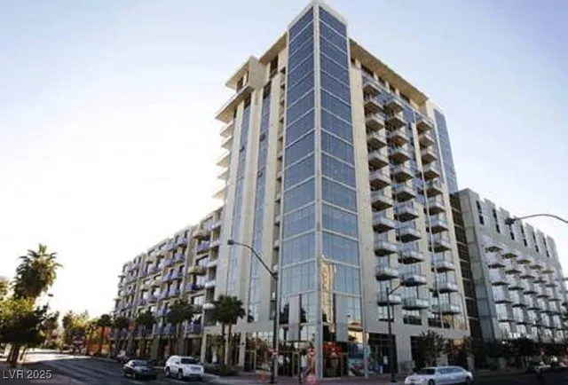 $2,977 | 353 East Bonneville Avenue, Unit 816, Las Vegas, NV 89101
