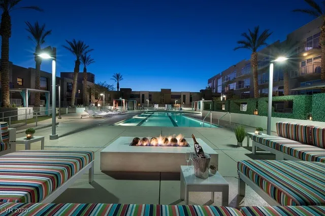 $2,977 | 353 East Bonneville Avenue, Unit 816, Las Vegas, NV 89101