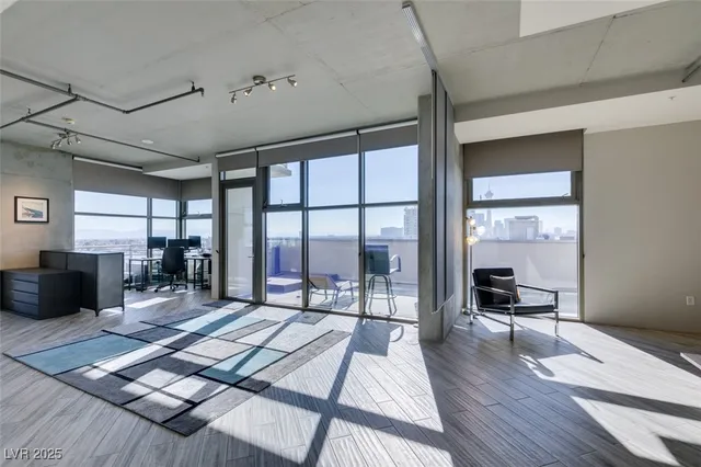 $2,977 | 353 East Bonneville Avenue, Unit 816, Las Vegas, NV 89101
