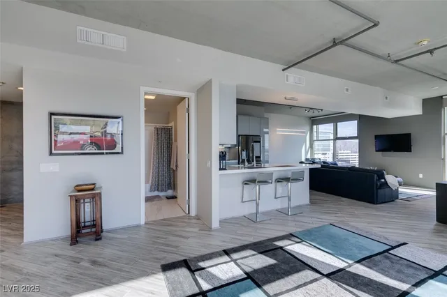 $2,977 | 353 East Bonneville Avenue, Unit 816, Las Vegas, NV 89101