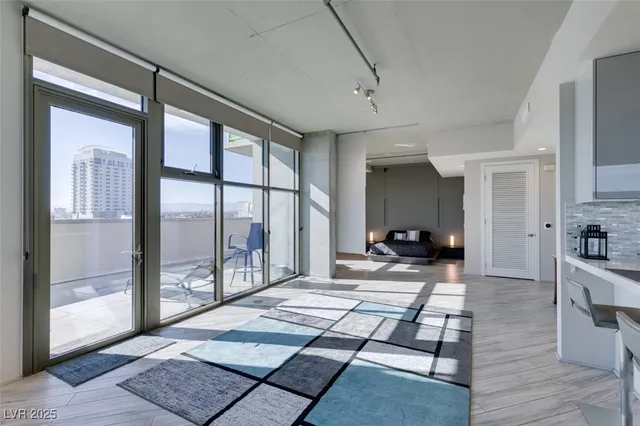 $2,977 | 353 East Bonneville Avenue, Unit 816, Las Vegas, NV 89101