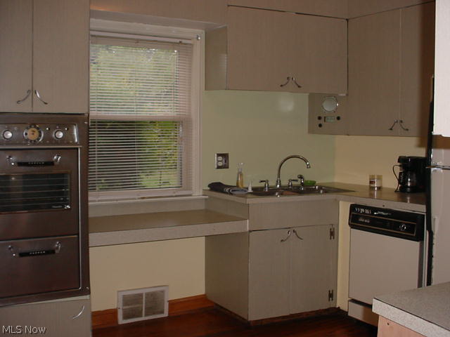 2388 Canton Road Akron, OH 44312 - Photo 6 of 19