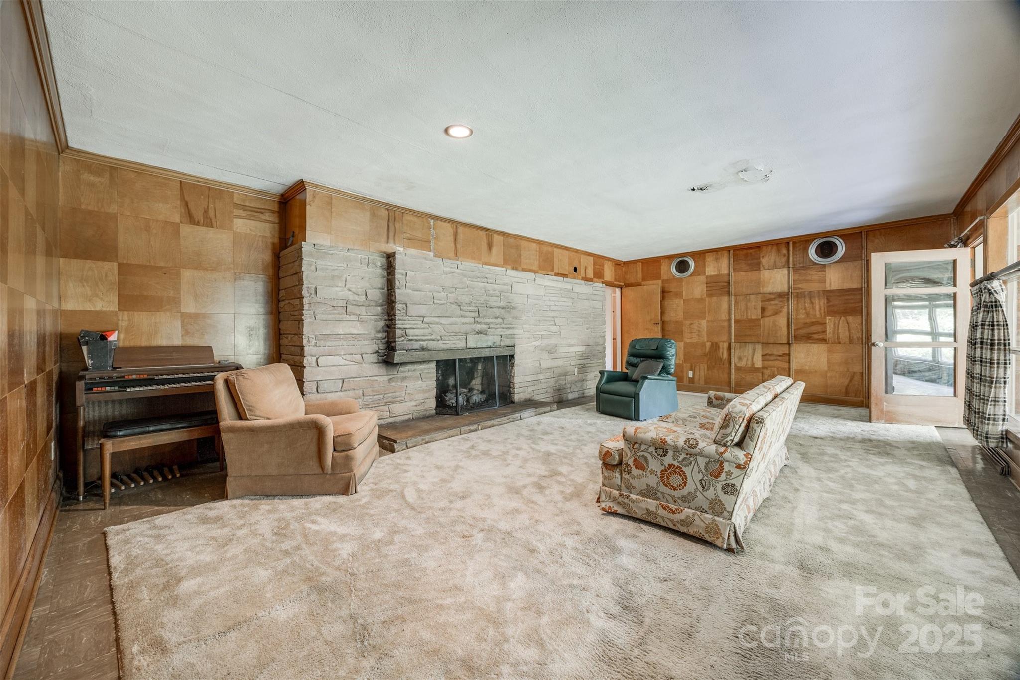 3330 Foxcroft Road Charlotte, NC 28211 - Photo 11 of 39 a living room with furniture and a fireplace