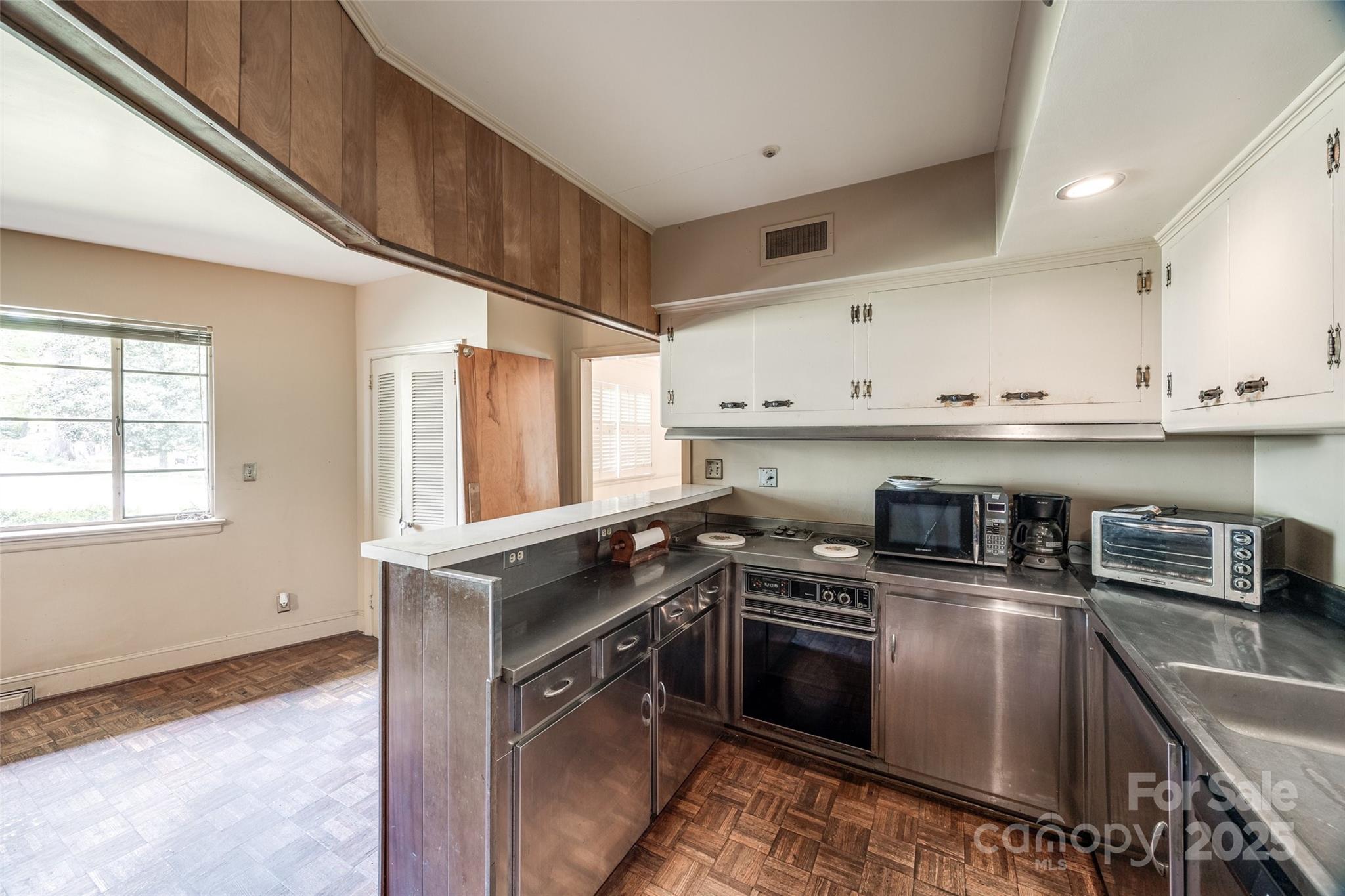 3330 Foxcroft Road Charlotte, NC 28211 - Photo 6 of 39 a kitchen with stainless steel appliances granite countertop a sink a stove and a refrigerator