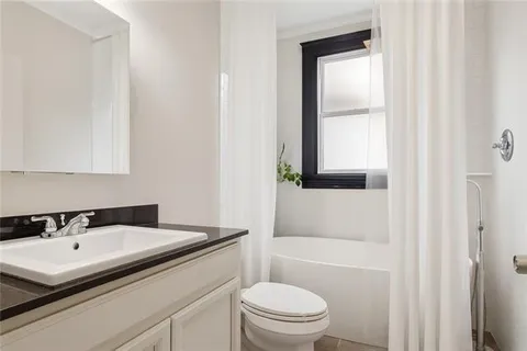 $320,000 | 5650 Woodlawn Place, New Orleans, LA 70124