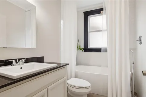 $320,000 | 5650 Woodlawn Place, New Orleans, LA 70124