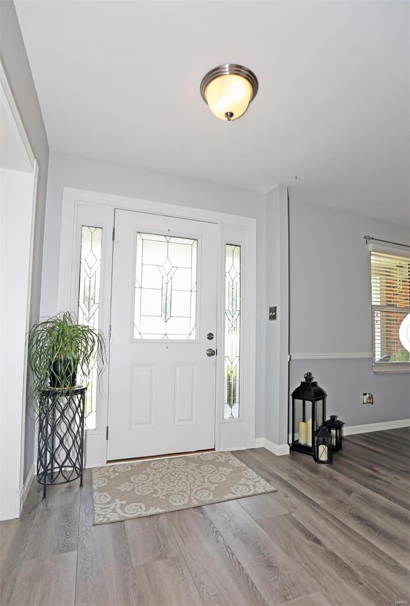 689 Walnut Point Court Ballwin, MO 63021 - Photo 2 of 20