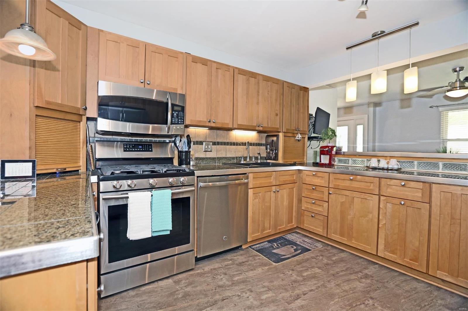 689 Walnut Point Court Ballwin, MO 63021 - Photo 5 of 20