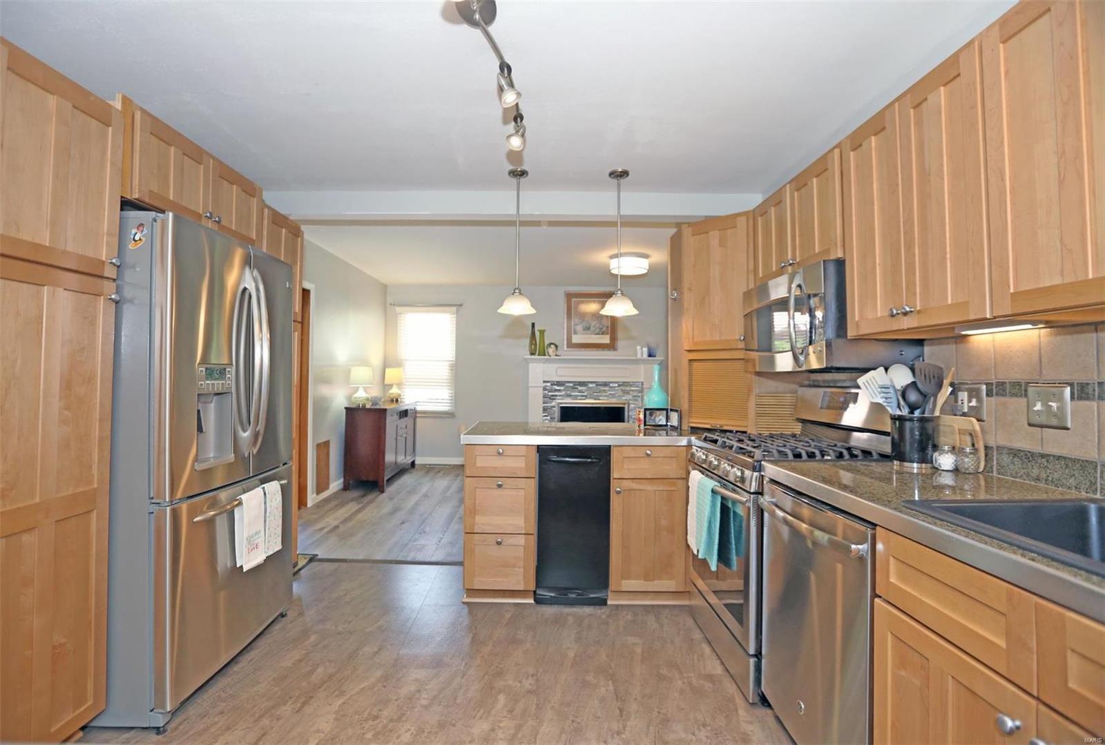 689 Walnut Point Court Ballwin, MO 63021 - Photo 8 of 20