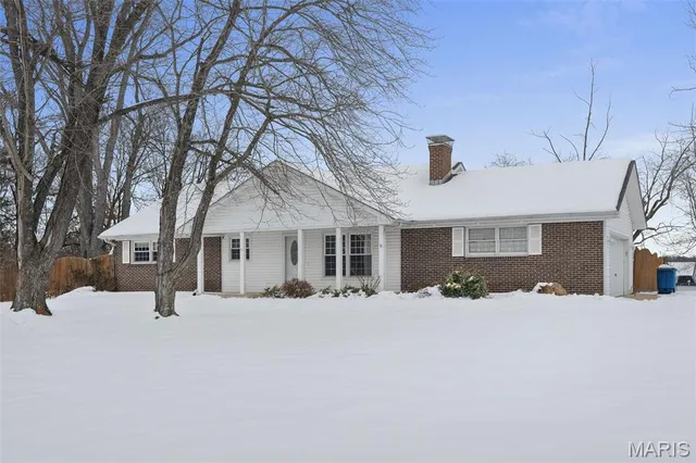 $269,000 | 393 Martin Field Court, Villa Ridge, MO 63089