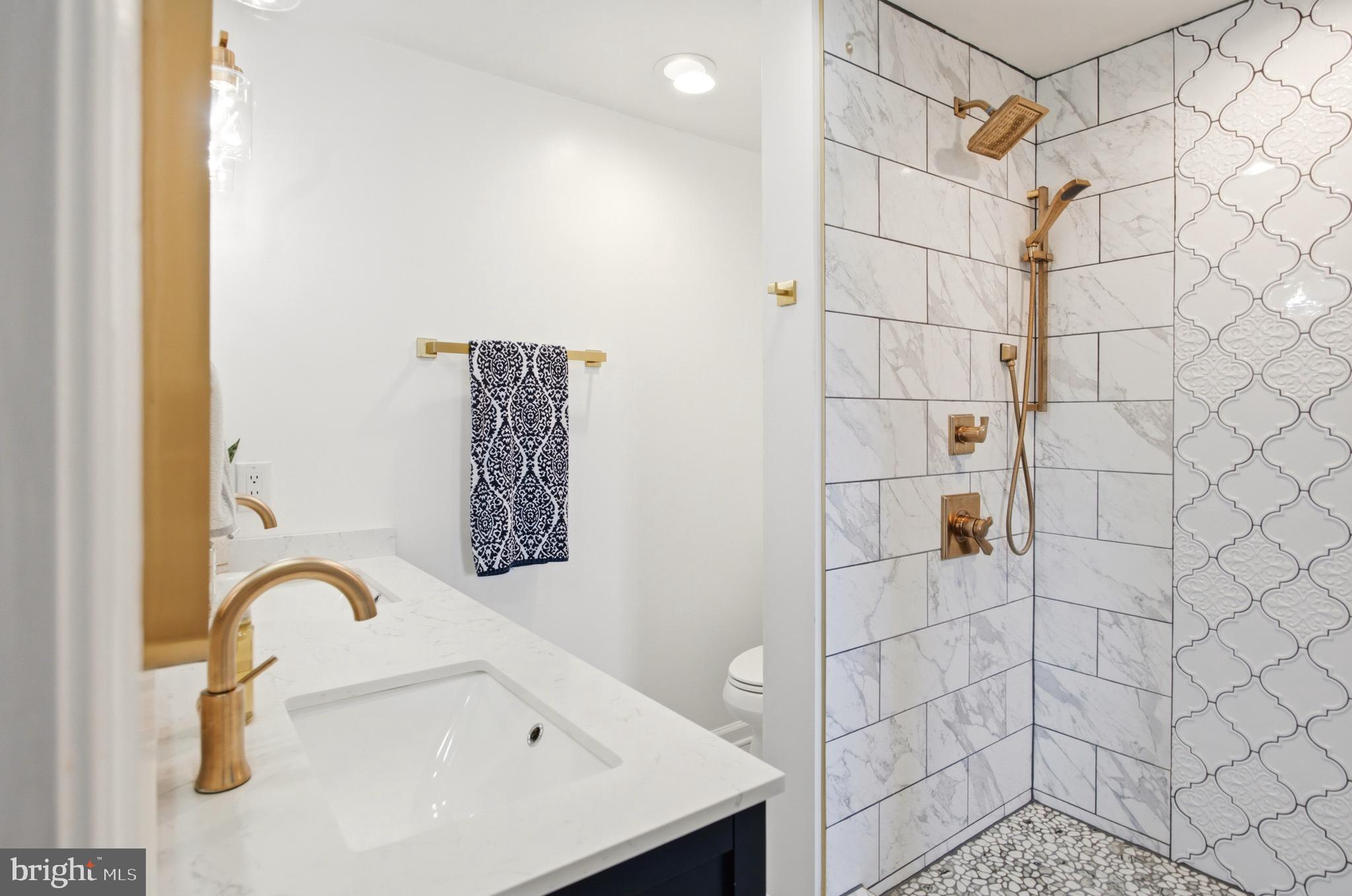 5752 Sunset View Lane Frederick, MD 21703 - Photo 15 of 18 Primary Bath
