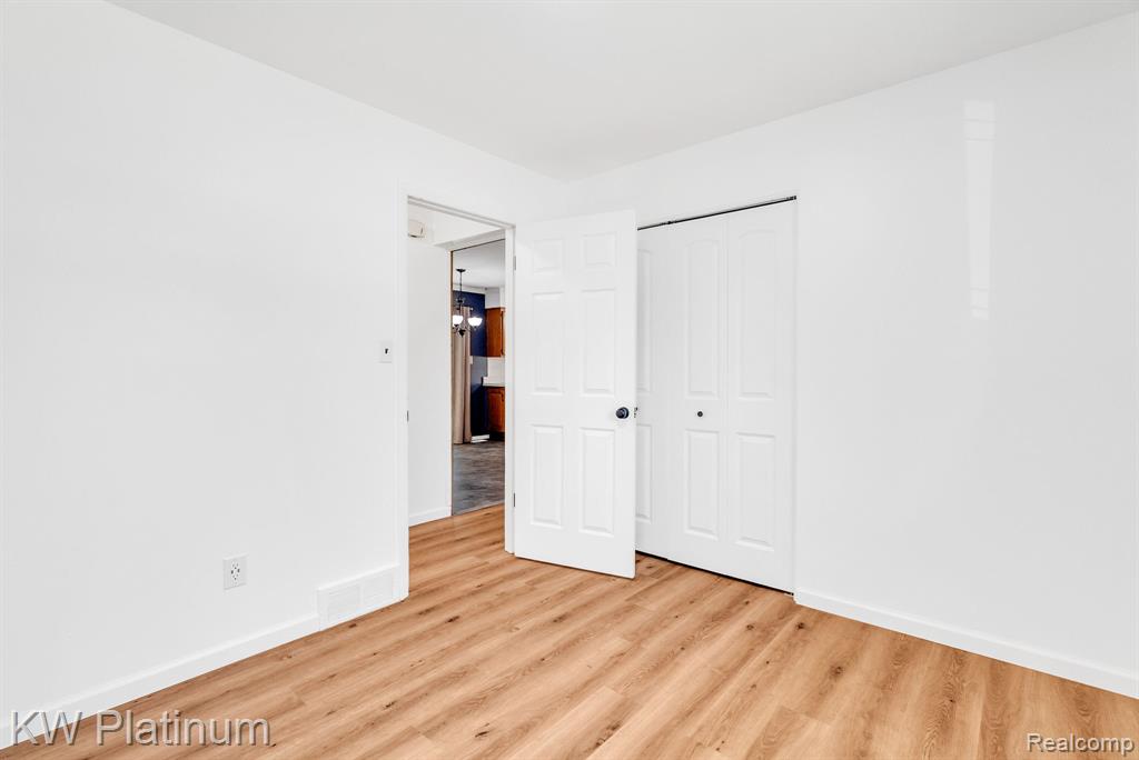 32357 Kelly Road Fraser, MI 48026 - Photo 13 of 27