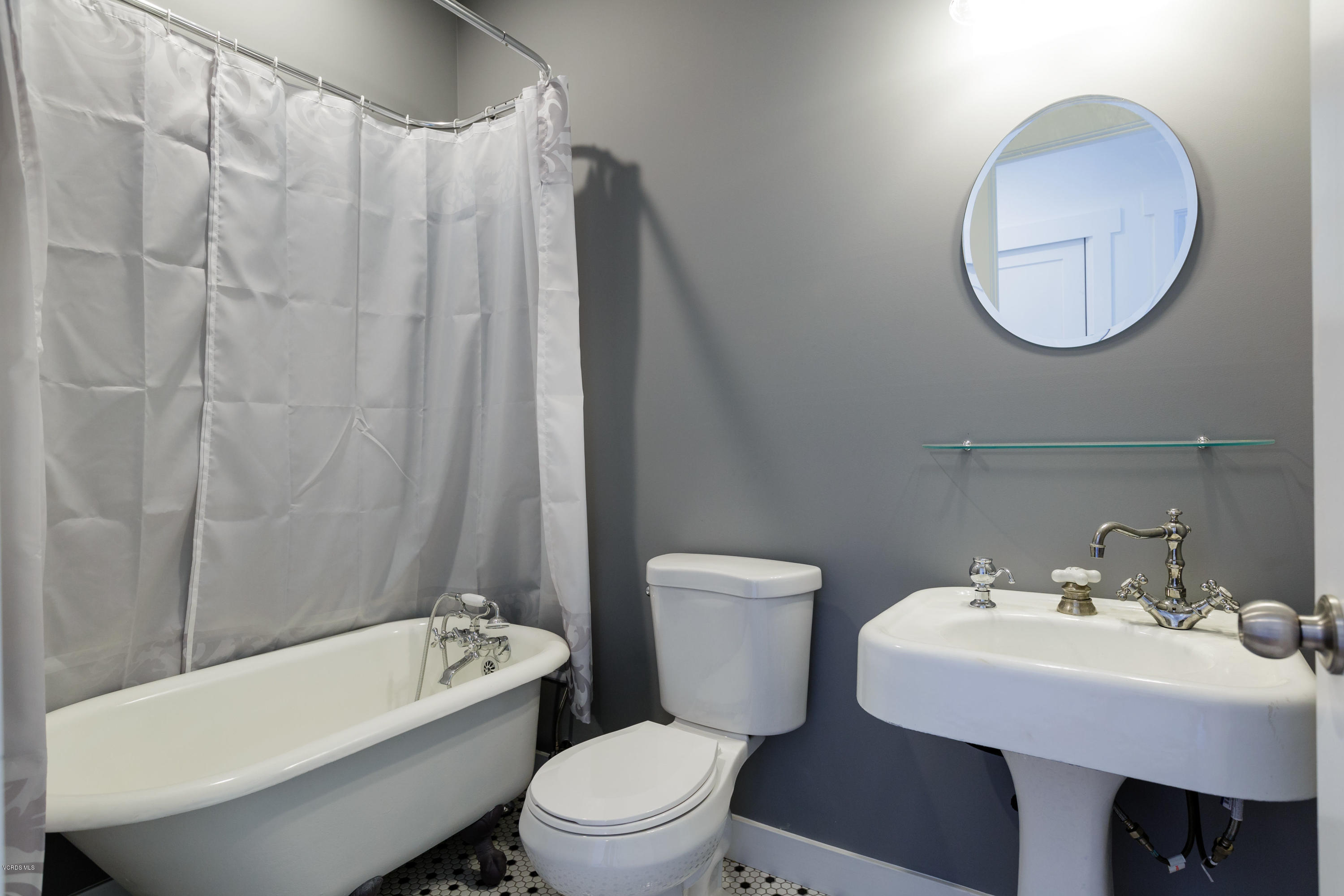 5881 La Cumbre Road Somis, CA 93066 - Photo 31 of 41 18guest_bath