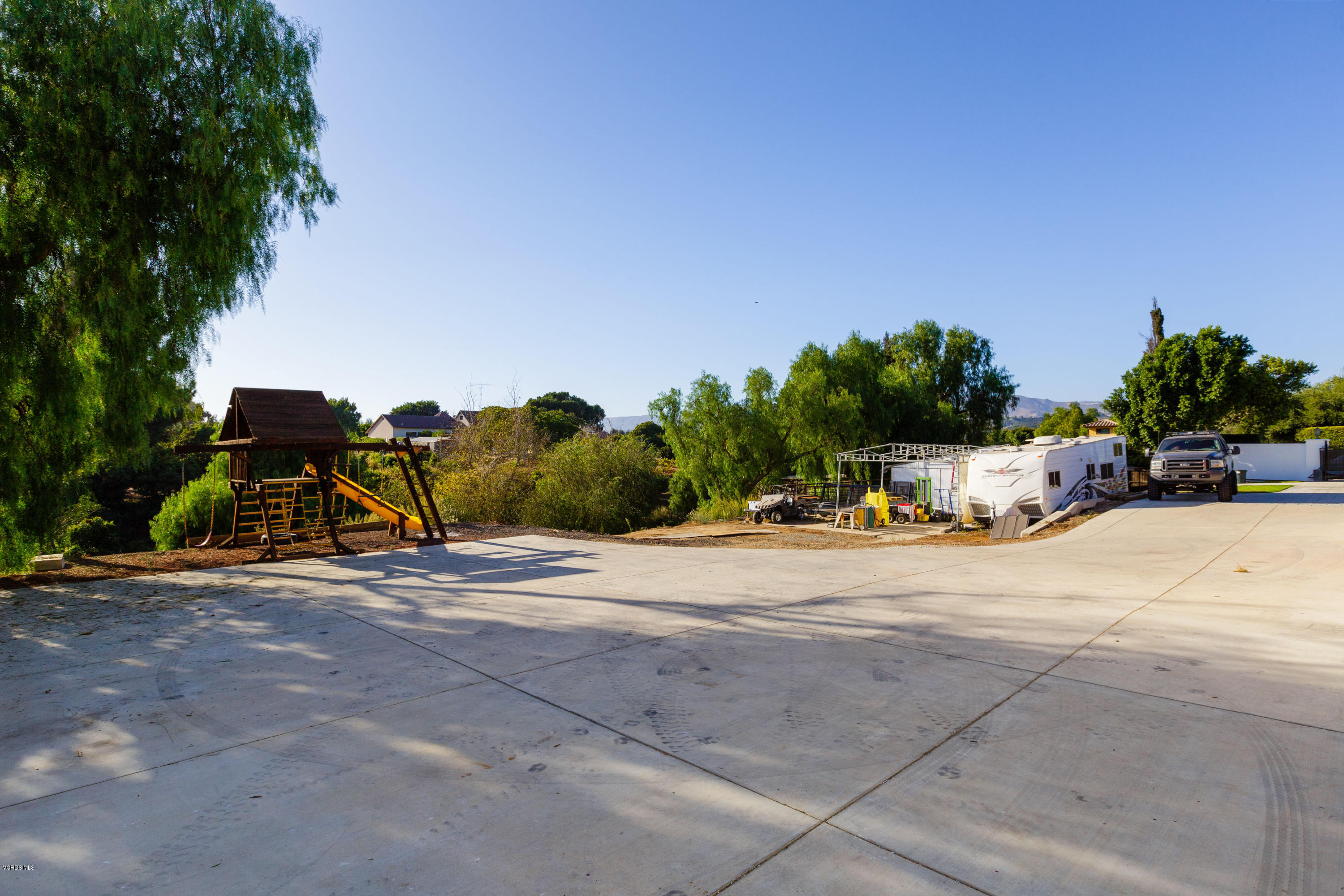 5881 La Cumbre Road Somis, CA 93066 - Photo 34 of 41 35drive_way