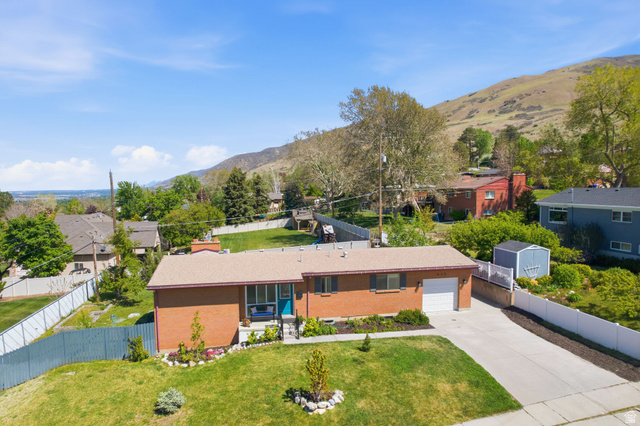 935 900 North Bountiful, UT 84010 - Photo 40 of 46 Aerial view of residential area with mountains