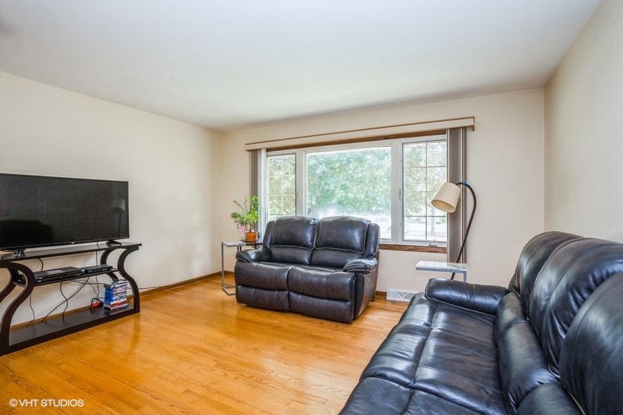 Undisclosed Address Addison, IL 60101 - Photo 3 of 16