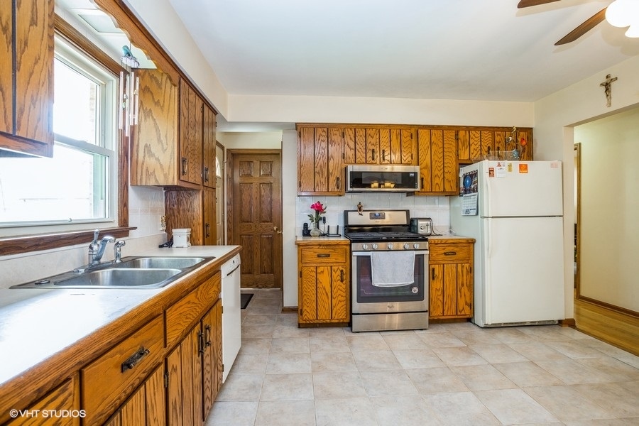 Undisclosed Address Addison, IL 60101 - Photo 5 of 16