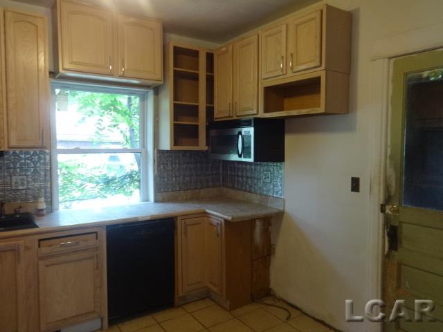 18495 Kent Road Dundee, MI 48131 - Photo 4 of 32 31254740-3.JPG