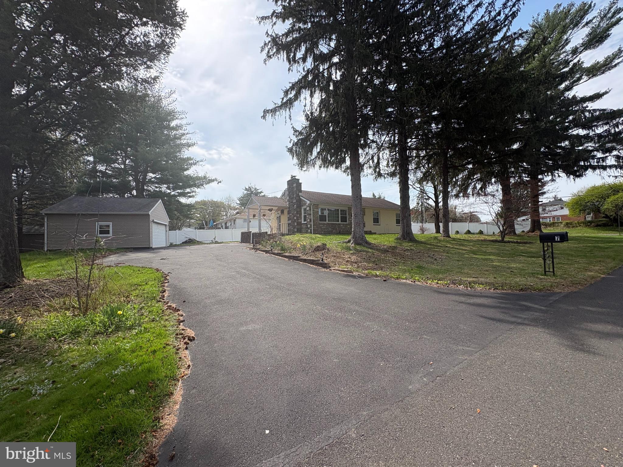 7 Elfreth Road Huntingdon Valley, PA 19006 - Photo 3 of 9