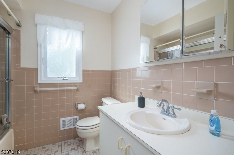 129 Patriots Road Morris Plains, NJ 07950 - Photo 18 of 23