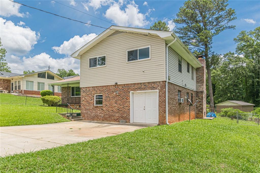 2272 Green Hawk Court Decatur, GA 30035 - Photo 4 of 56