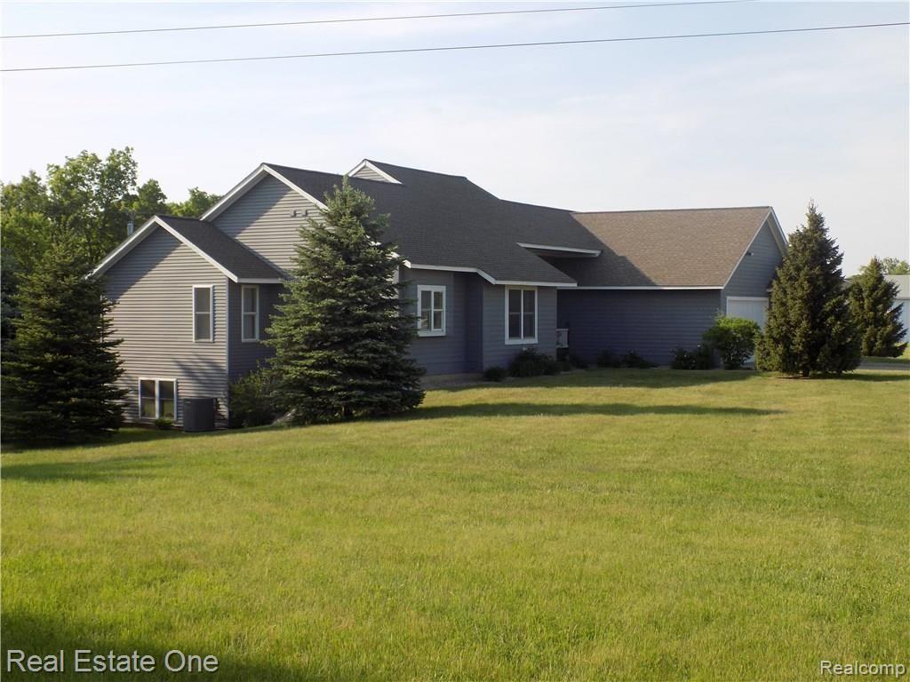 5982 Oakhill Road Ortonville, MI 48462 - Photo 1 of 36 House exterior.JPG