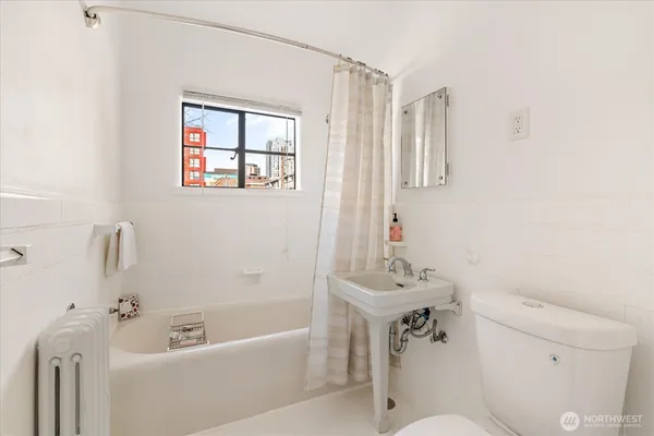 $769,500 | 1106 Northeast 42nd Street, Unit 19, Seattle, WA 98105
