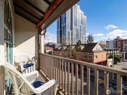 $769,500 | 1106 Northeast 42nd Street, Unit 19, Seattle, WA 98105