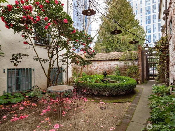 $769,500 | 1106 Northeast 42nd Street, Unit 19, Seattle, WA 98105