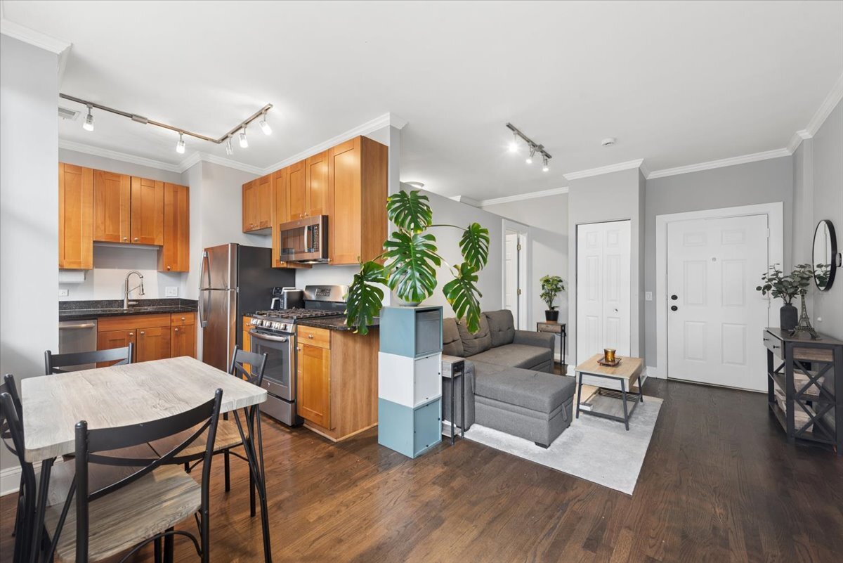 4144 North Sheridan Road, Unit 109 Chicago, IL 60613 - Photo 3 of 11