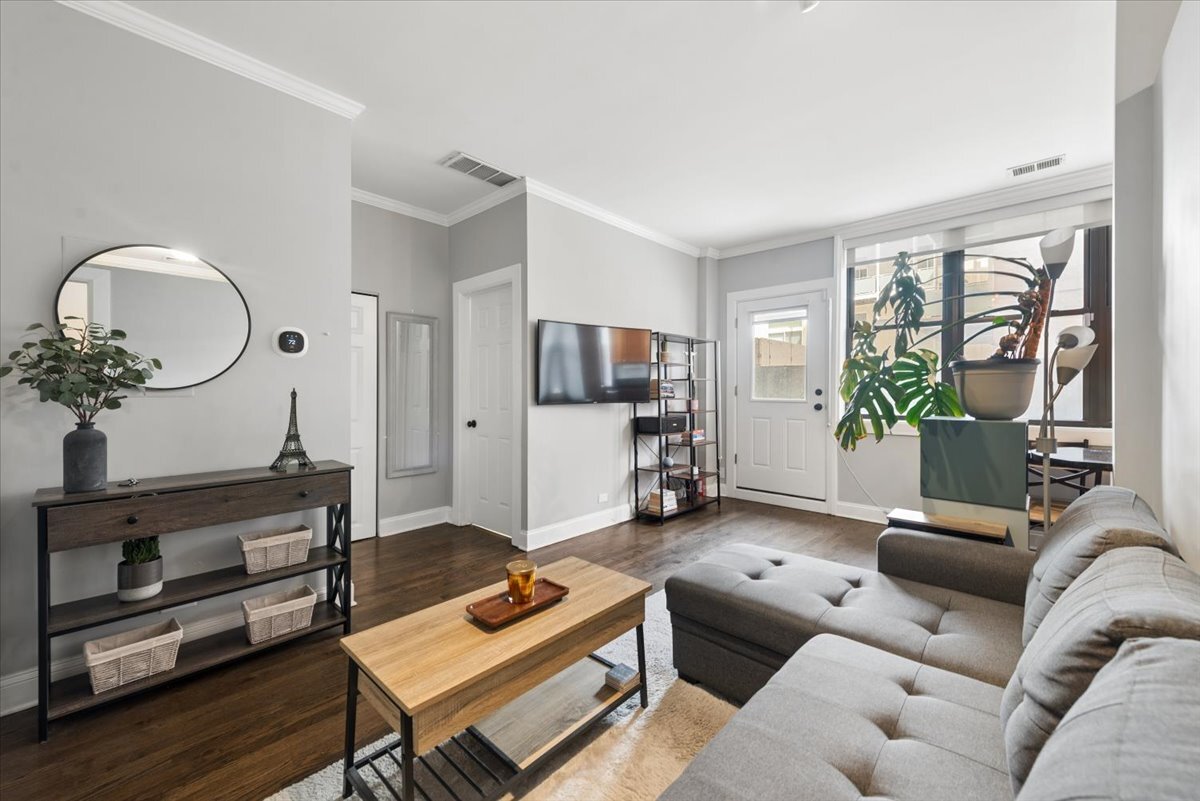 4144 North Sheridan Road, Unit 109 Chicago, IL 60613 - Photo 4 of 11