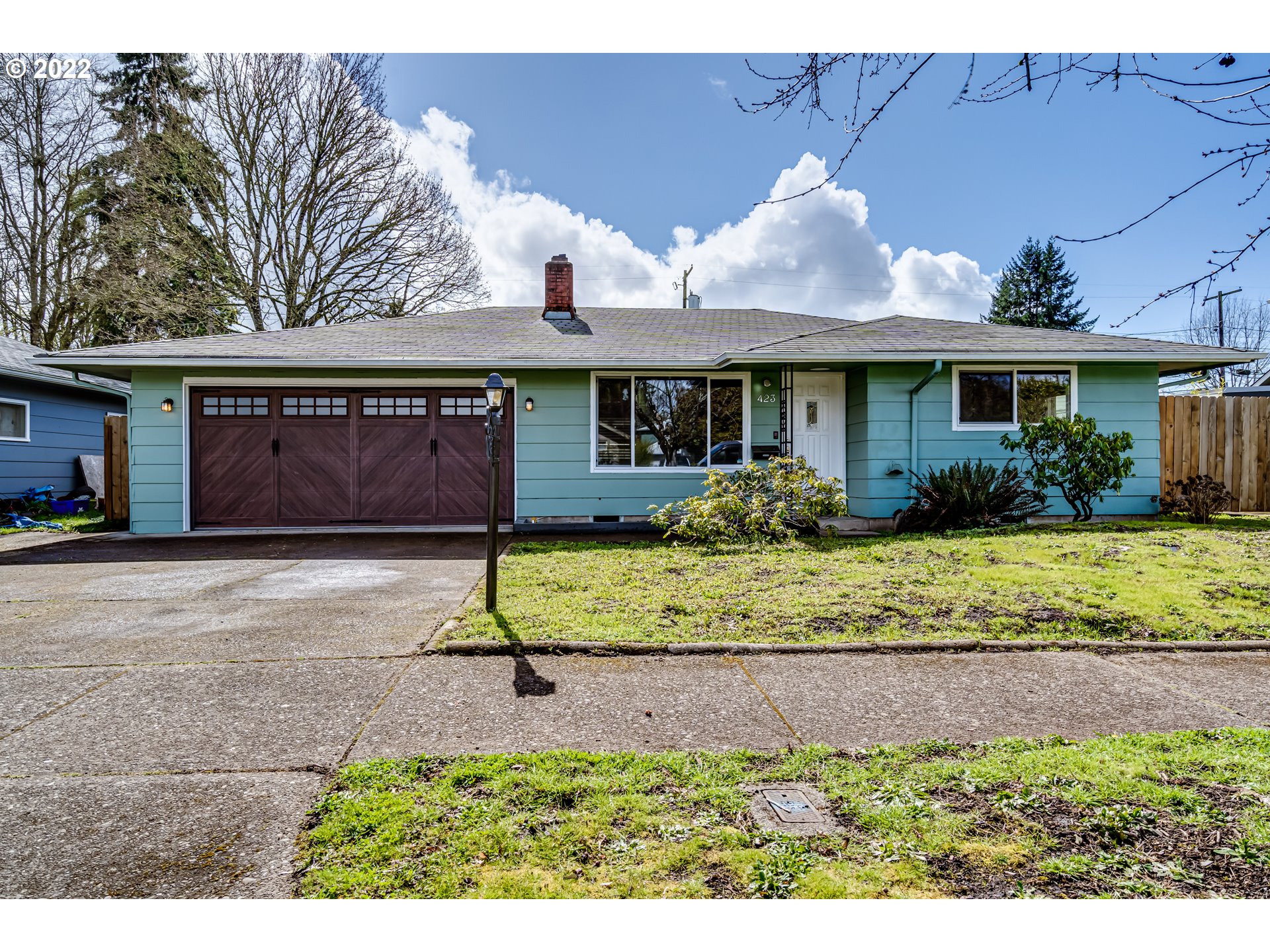 423 F Street Springfield, OR 97477 - Photo 1 of 29 front view of a house with a yard