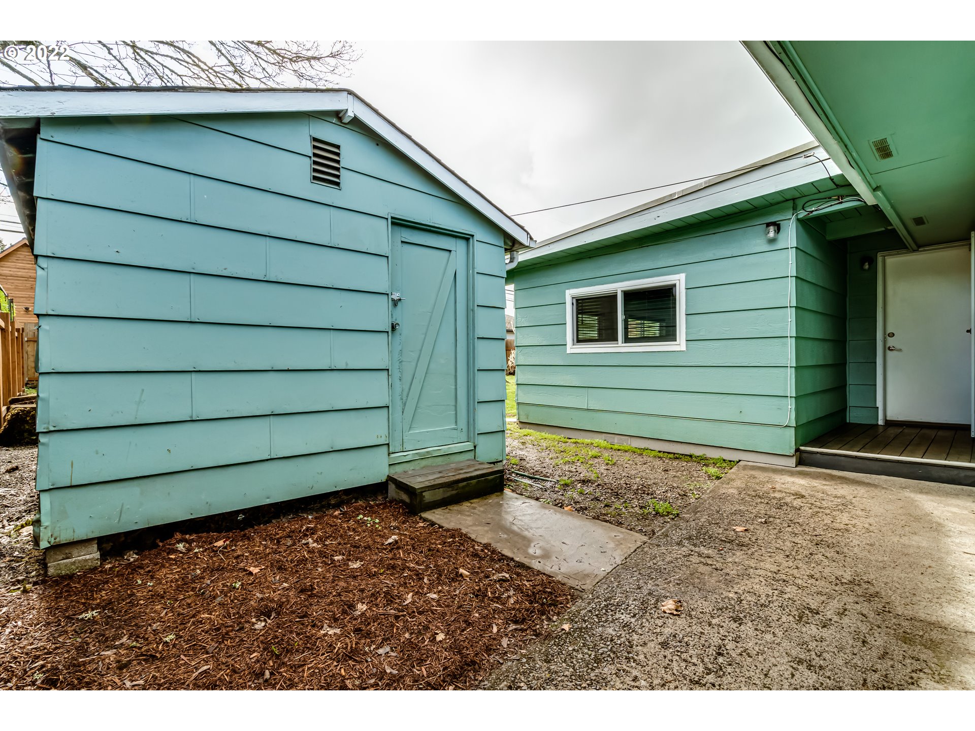 423 F Street Springfield, OR 97477 - Photo 27 of 29 a view of a backyard