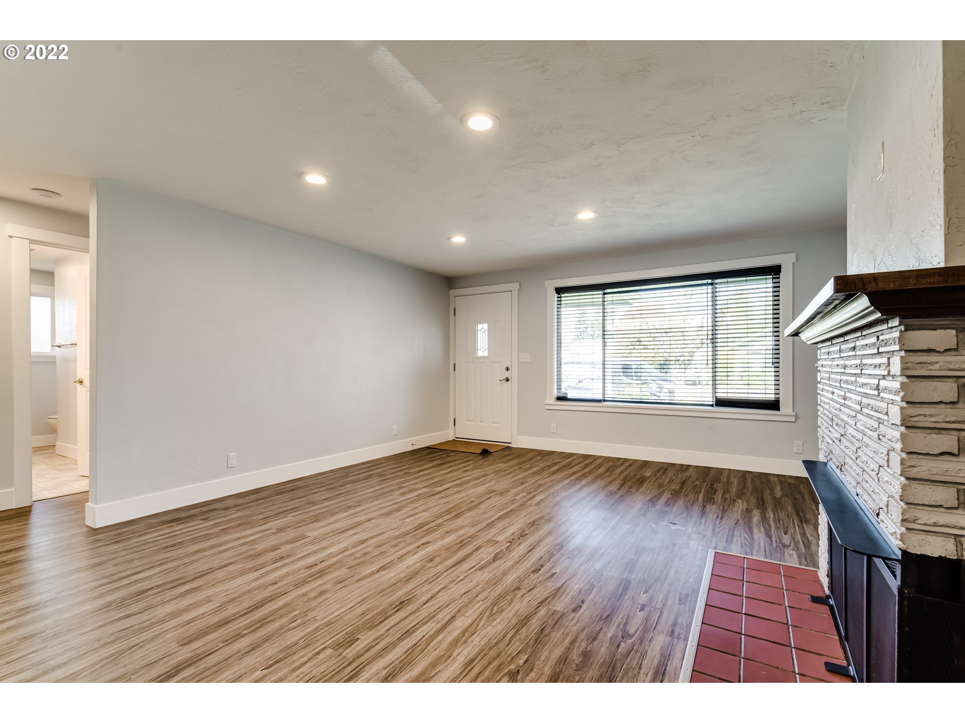 423 F Street Springfield, OR 97477 - Photo 3 of 29 an empty room with wooden floor and windows