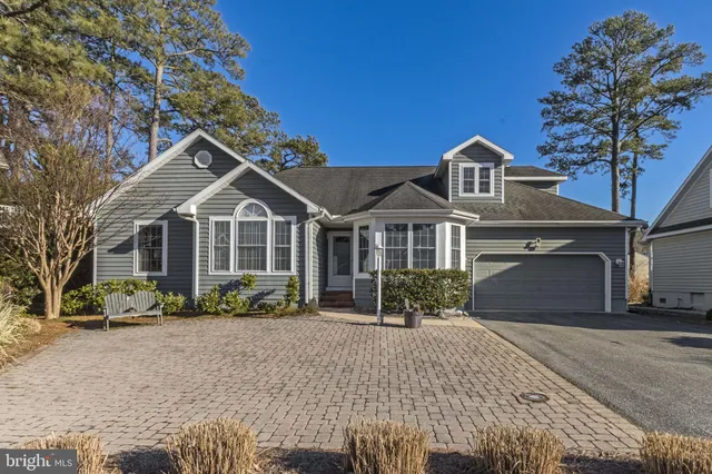 $975,000 | 844 Glen Drive, Bethany Beach, DE 19930
