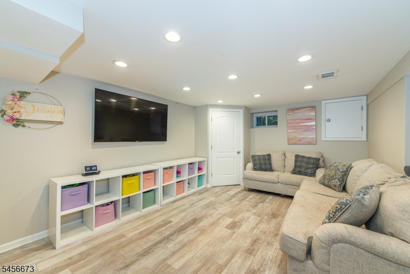 11 Martha Road Roseland, NJ 07068 - Photo 25 of 47 Gallery Image 25