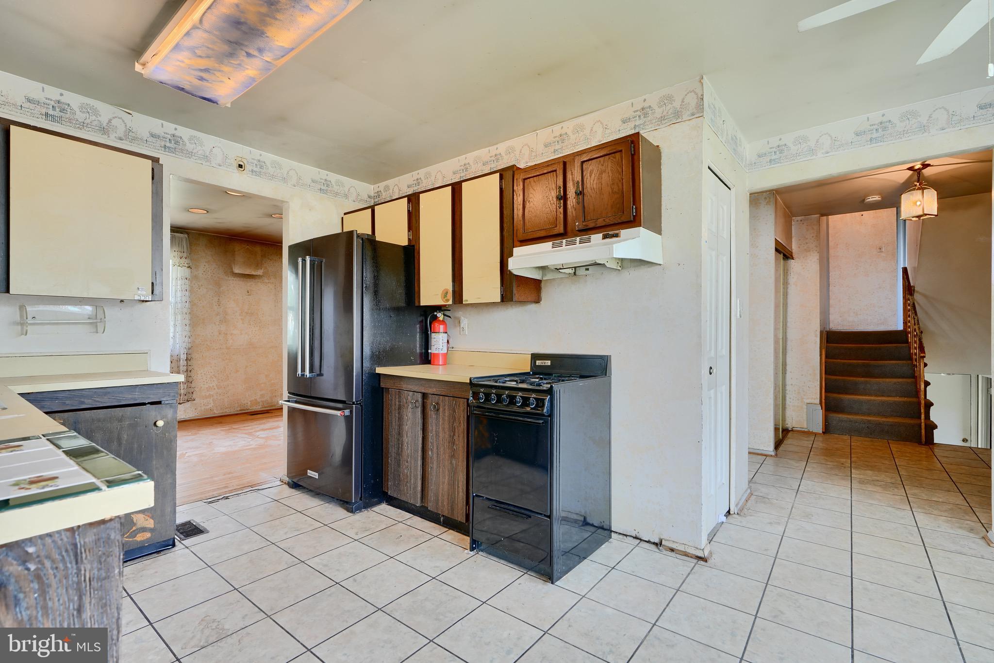 3902 Winlee Road Randallstown, MD 21133 - Photo 12 of 44 a kitchen with stainless steel appliances granite countertop a refrigerator and a stove