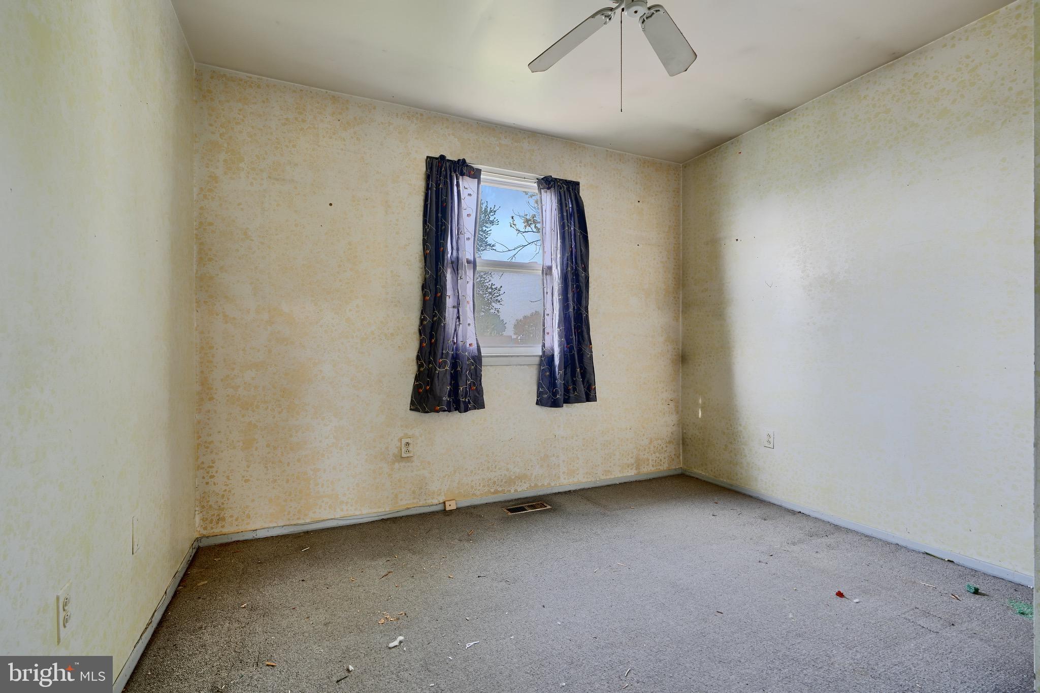 3902 Winlee Road Randallstown, MD 21133 - Photo 16 of 44 an empty room with wall painting and a window