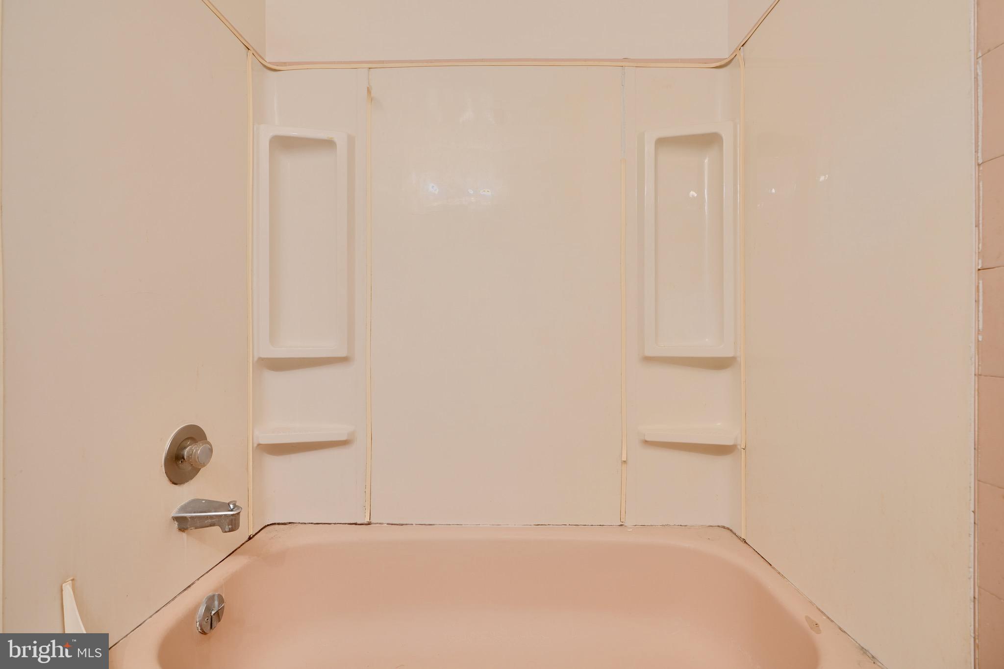 3902 Winlee Road Randallstown, MD 21133 - Photo 23 of 44 a bathroom with a bathtub