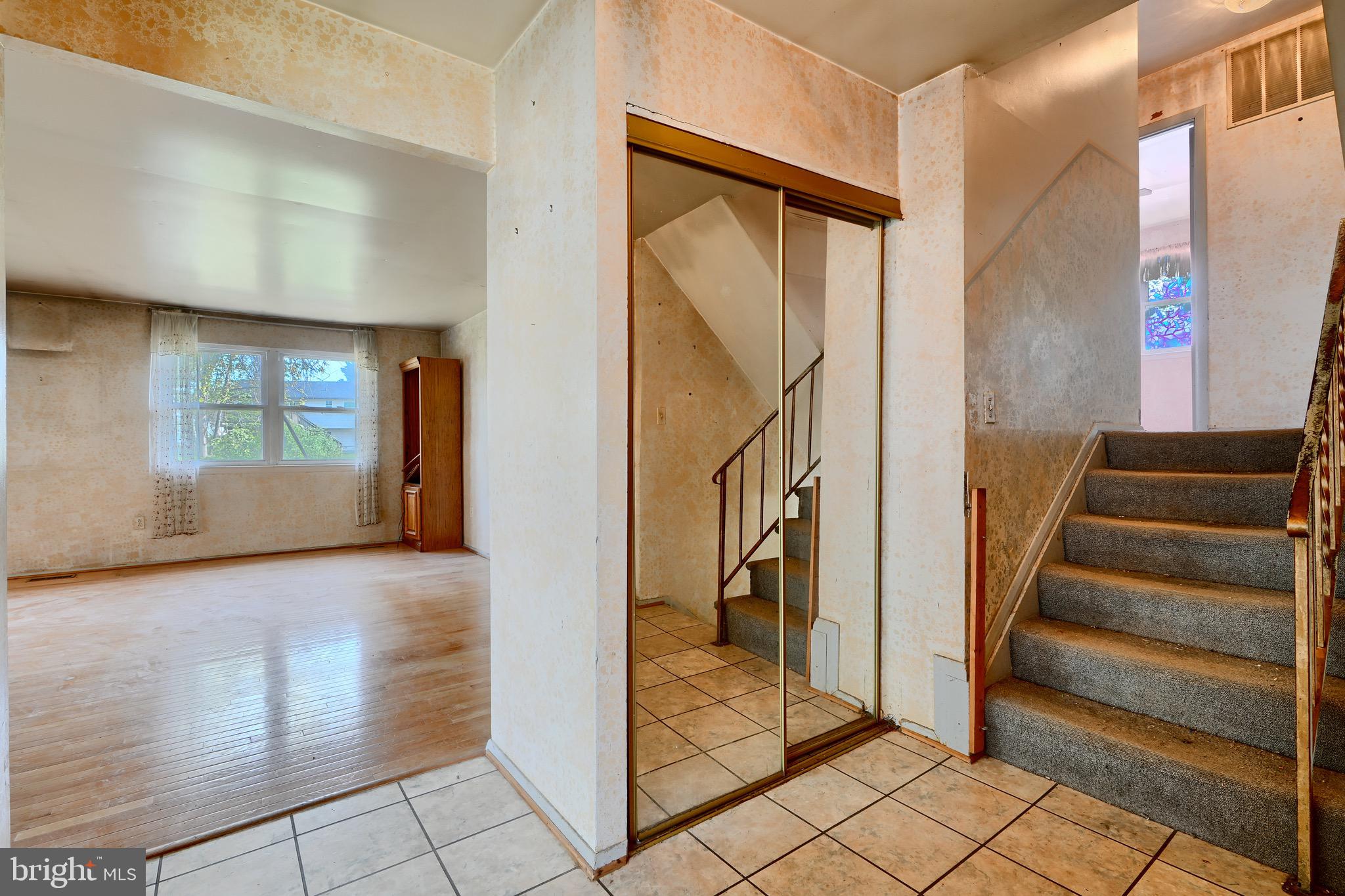 3902 Winlee Road Randallstown, MD 21133 - Photo 5 of 44 a view of entryway and hall with a window