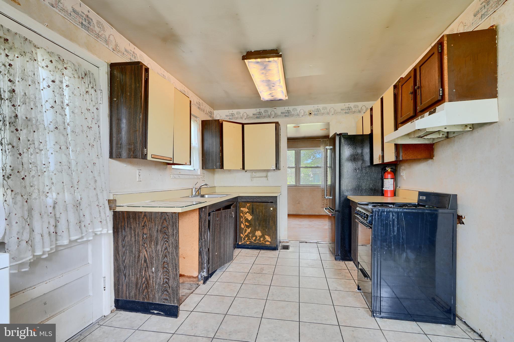 3902 Winlee Road Randallstown, MD 21133 - Photo 9 of 44 a kitchen with stainless steel appliances granite countertop a stove and a refrigerator