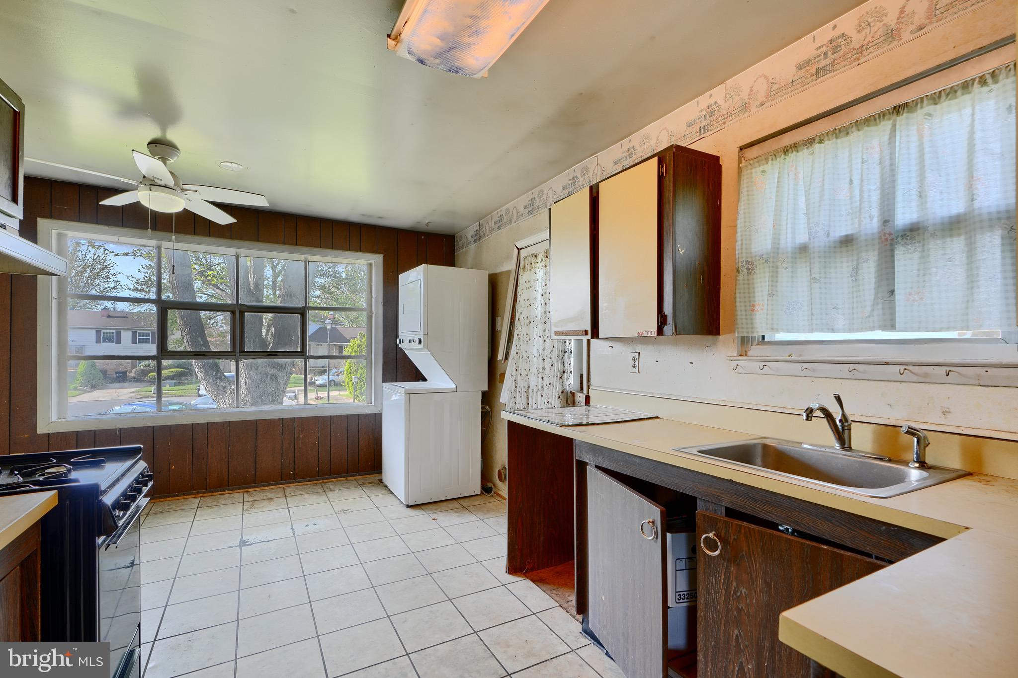 3902 Winlee Road Randallstown, MD 21133 - Photo 10 of 44 a kitchen with a sink and a stove top oven
