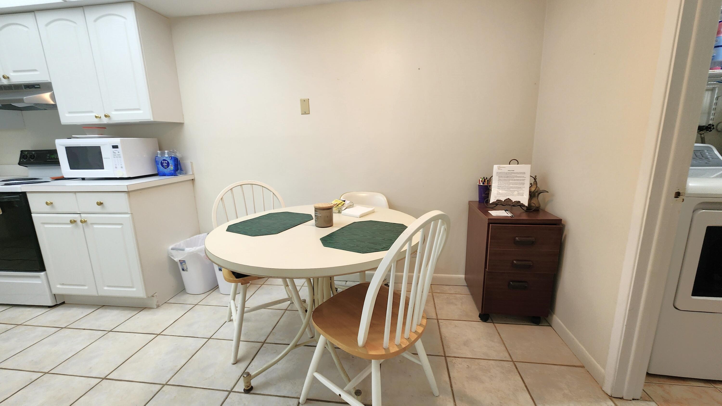 2455 Lindell Boulevard, Unit 3109 Delray Beach, FL 33444 - Photo 11 of 34 kitchen