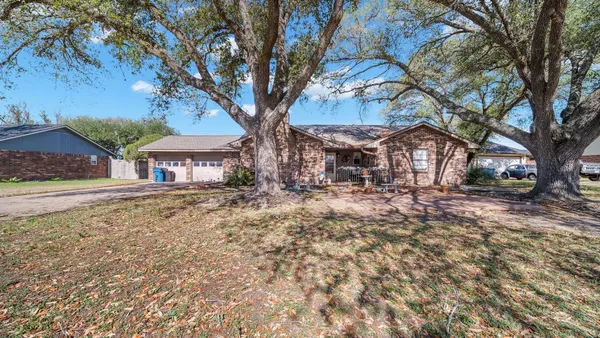 $205,000 | 672 Bending Oaks Drive, Bellville, TX 77418